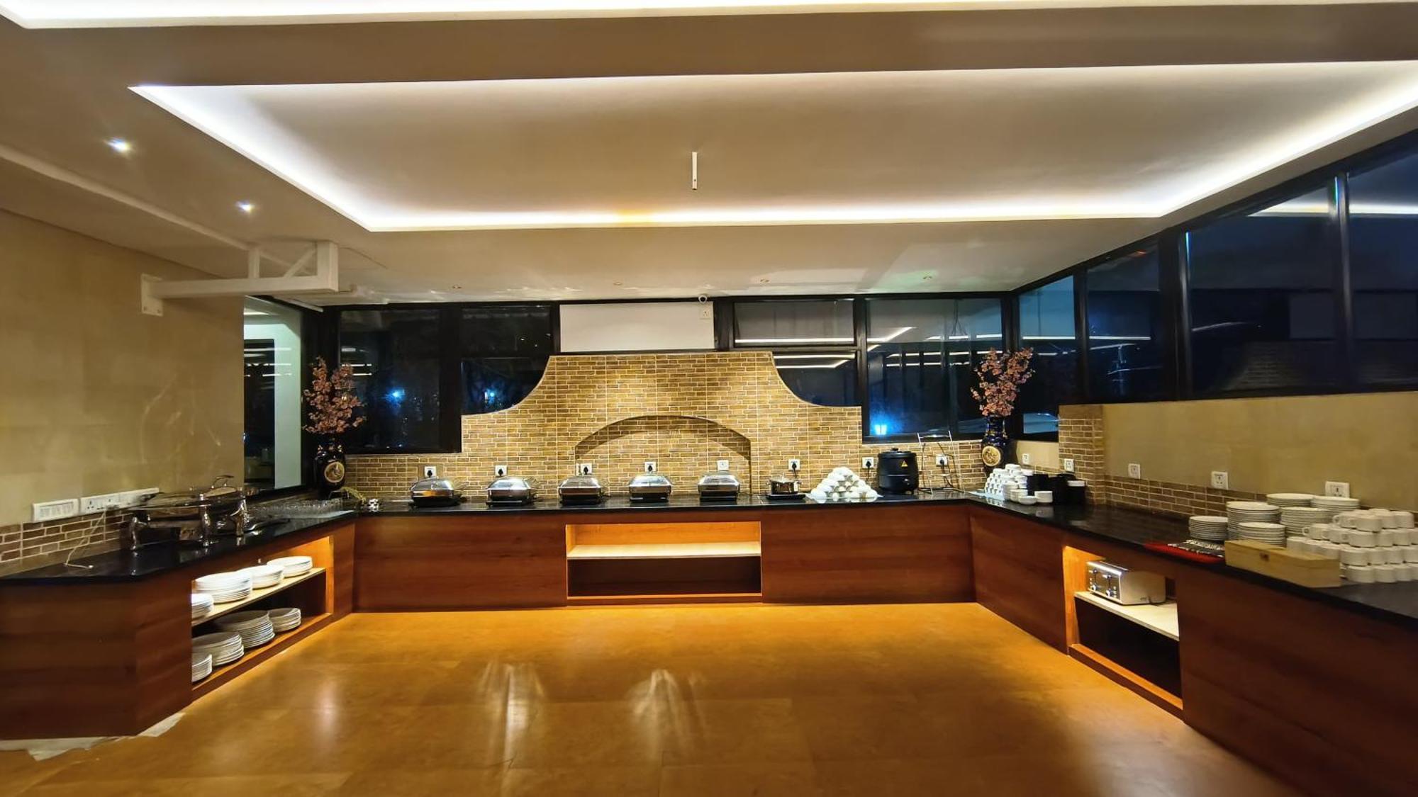 Golden Landmark Green Valley Beach Resort 多纳保拉 外观 照片