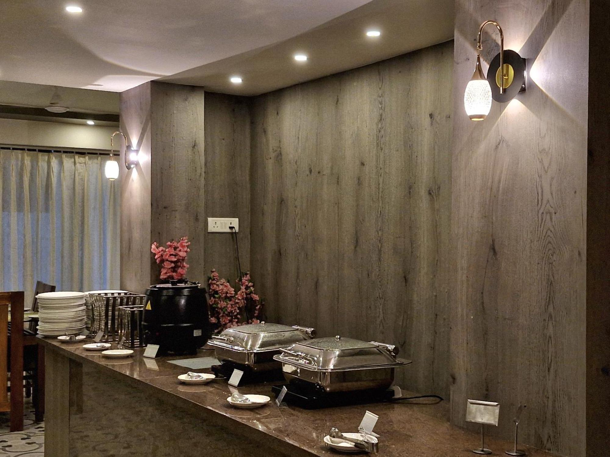 Golden Landmark Green Valley Beach Resort 多纳保拉 外观 照片